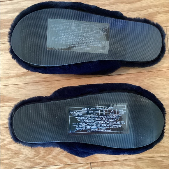 Victoria’s Secret Plush House Slippers - Picture 2 of 3